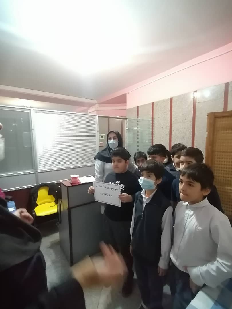 غربالگری دانش آموزان پایه چهارم توسط گروه بهداشت واله 